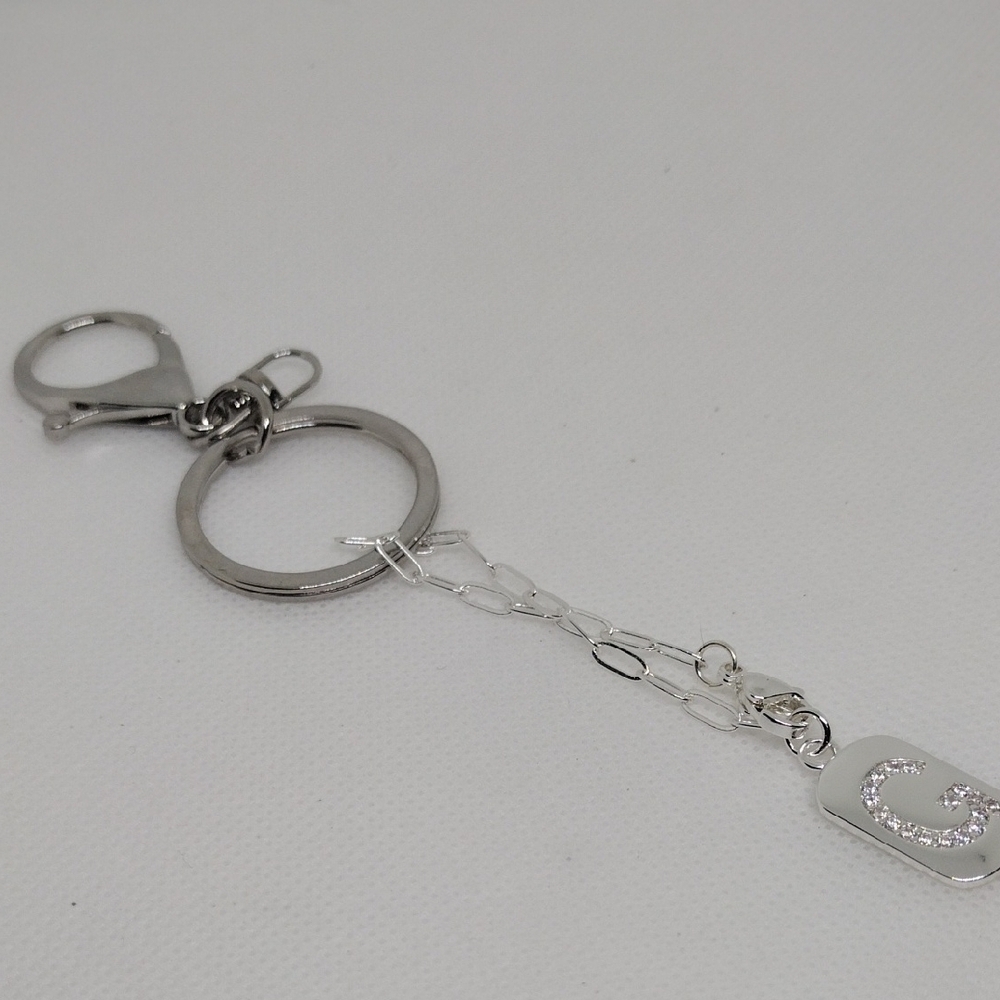 Elegant Silver Keychain with Stylish ‘G’ Pendant – Perfect Gift - Picture 3 of 3